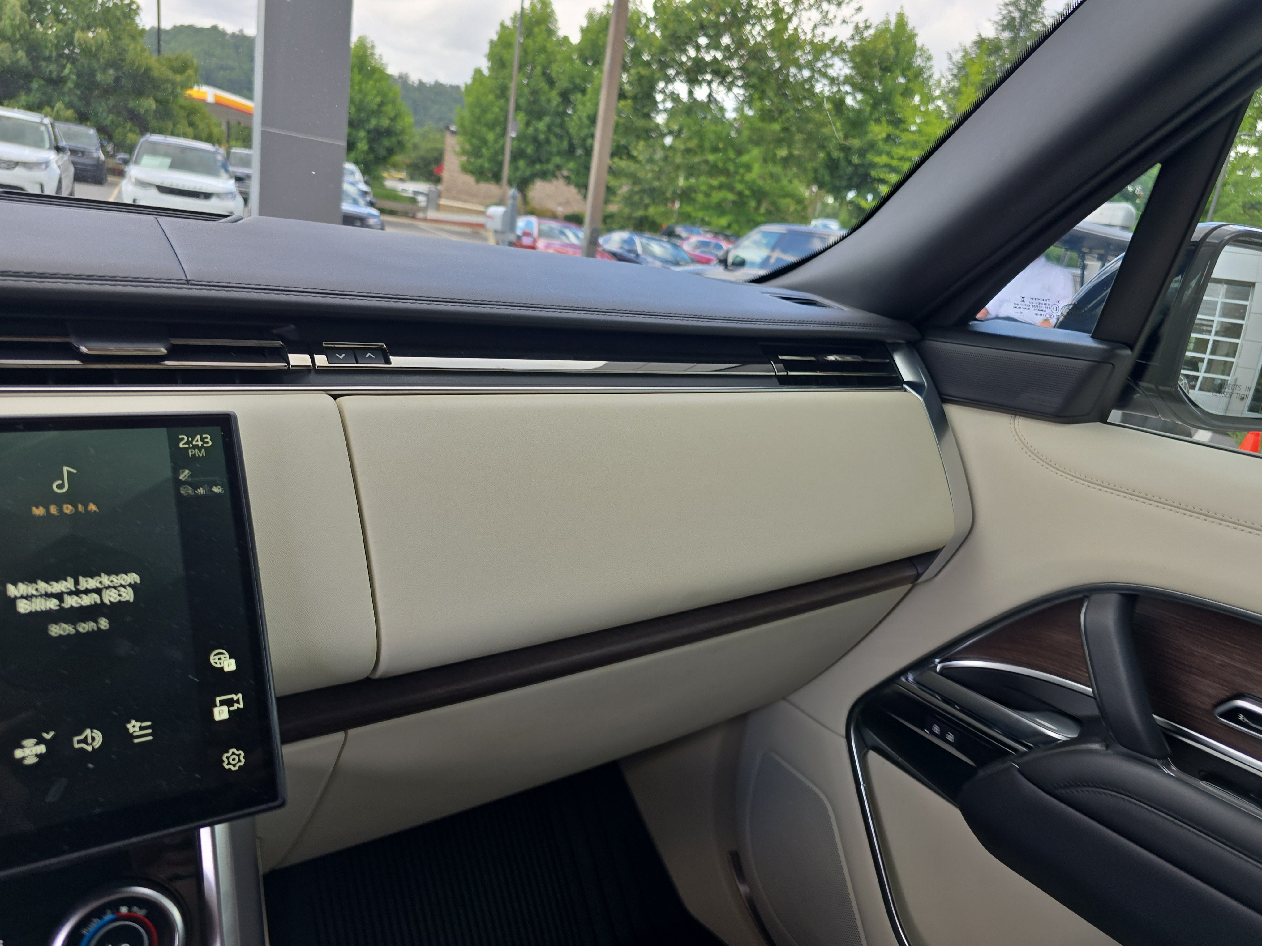 Certified 2023 Land Rover Range Rover Autobiography AWD/4WD image 23