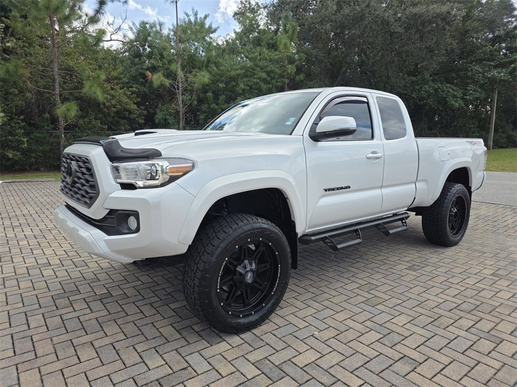 Used 2021 Toyota Tacoma TRD Sport w/ Technology Package image 3