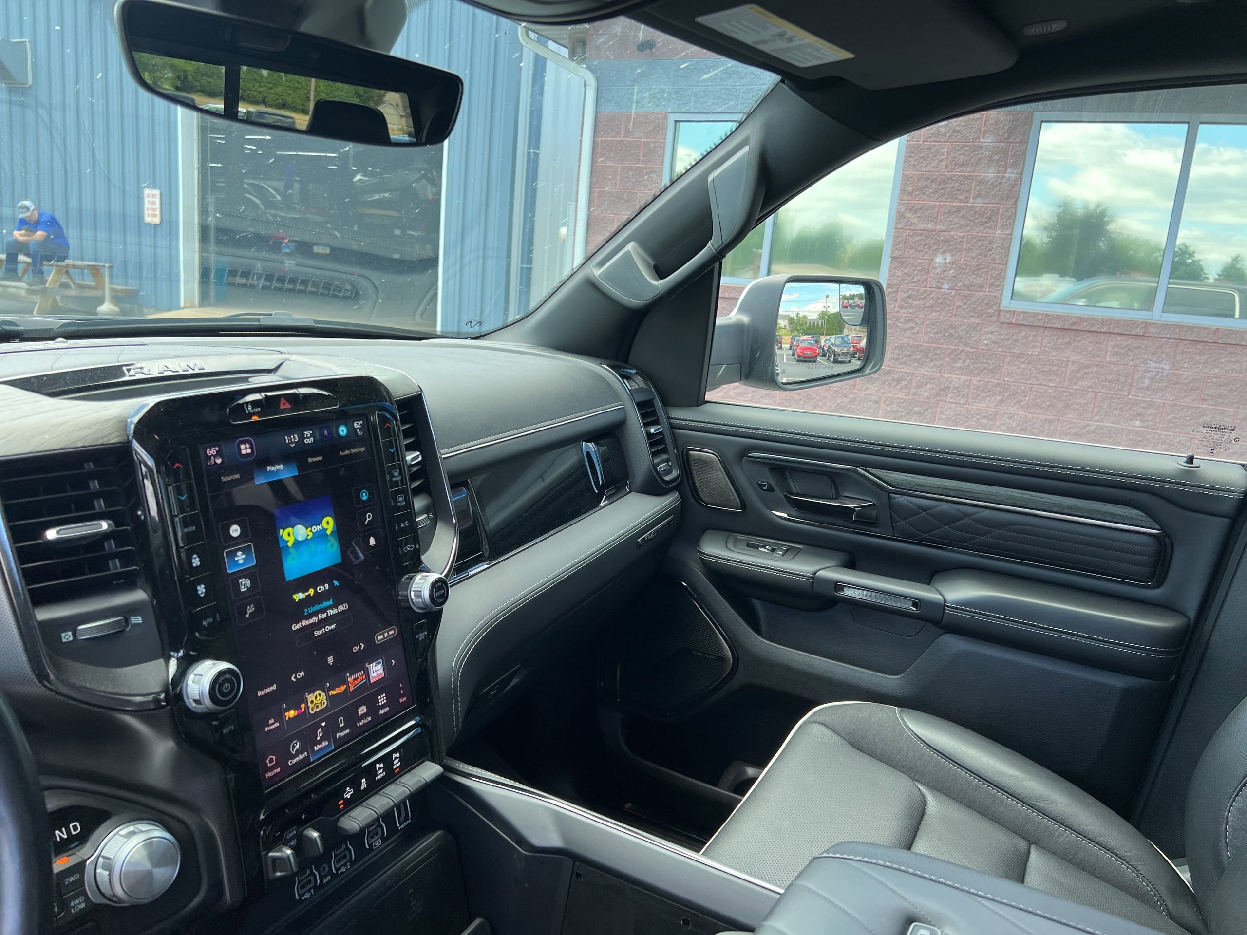 Used 2025 RAM 1500 Limited AWD/4WD image 9