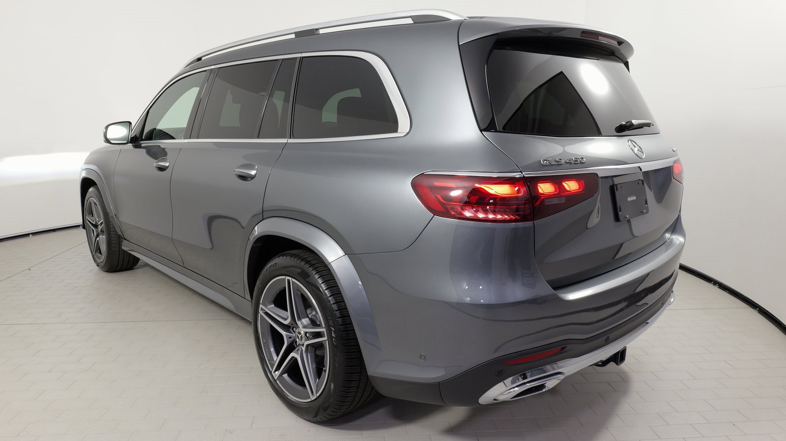 Used 2024 Mercedes-Benz GLS 450 4MATIC w/ AMG Line Exterior image 13