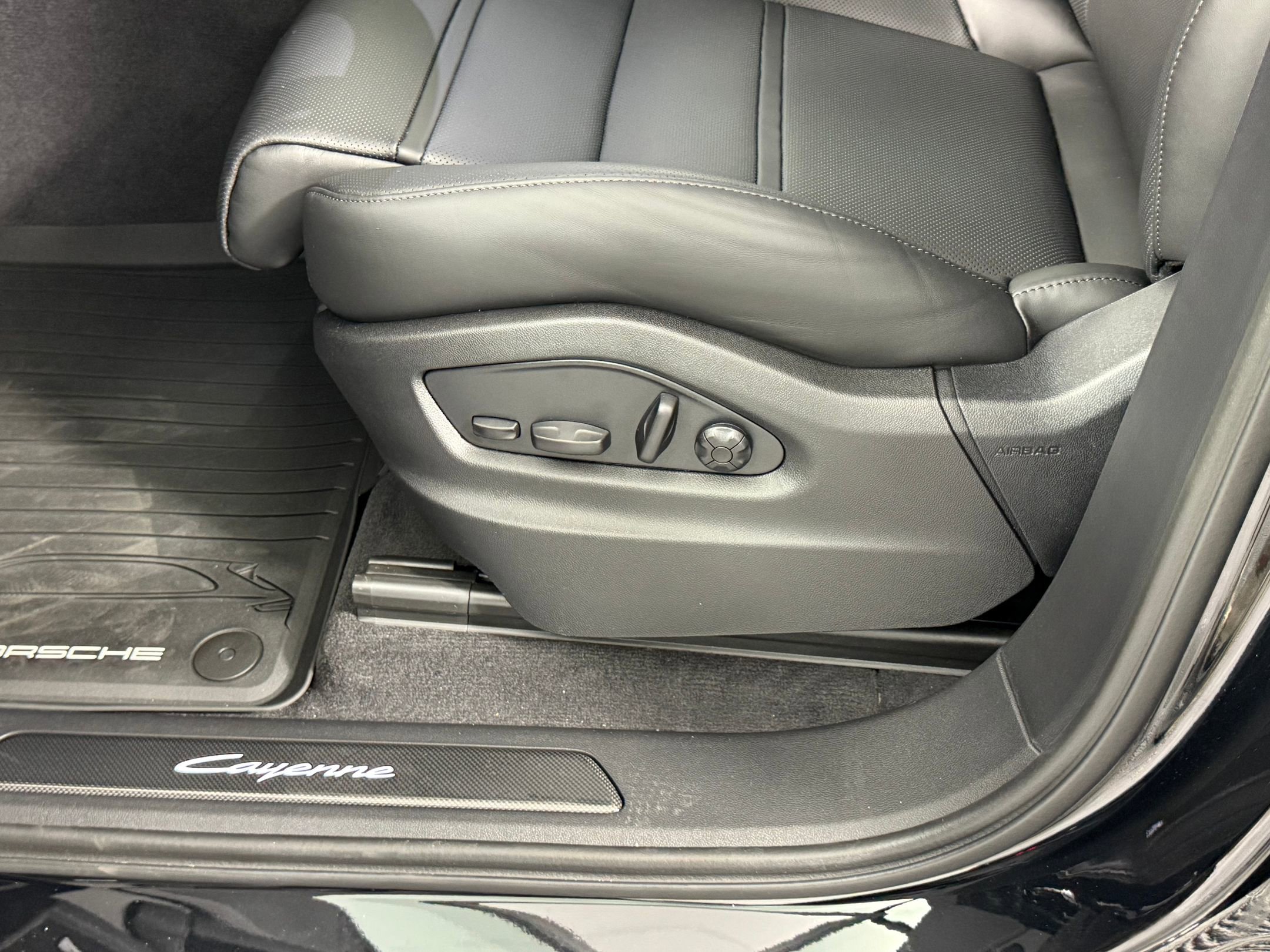 Used 2026 Porsche Cayenne Coupe AWD/4WD image 16