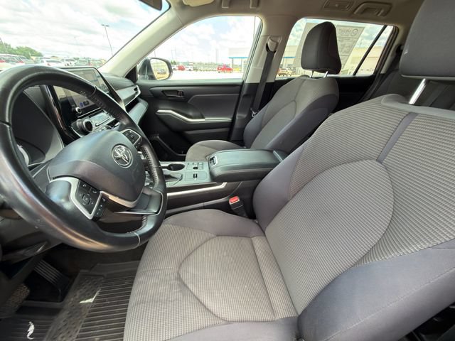 Used 2023 Toyota Highlander LE FWD image 23