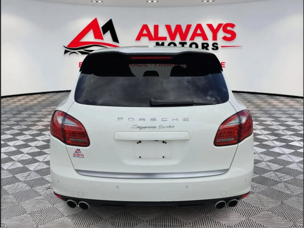 Used 2011 Porsche Cayenne Turbo AWD/4WD image 4