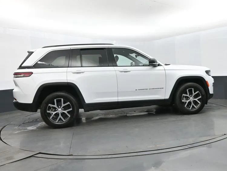 Used 2024 Jeep Grand Cherokee Limited image 4