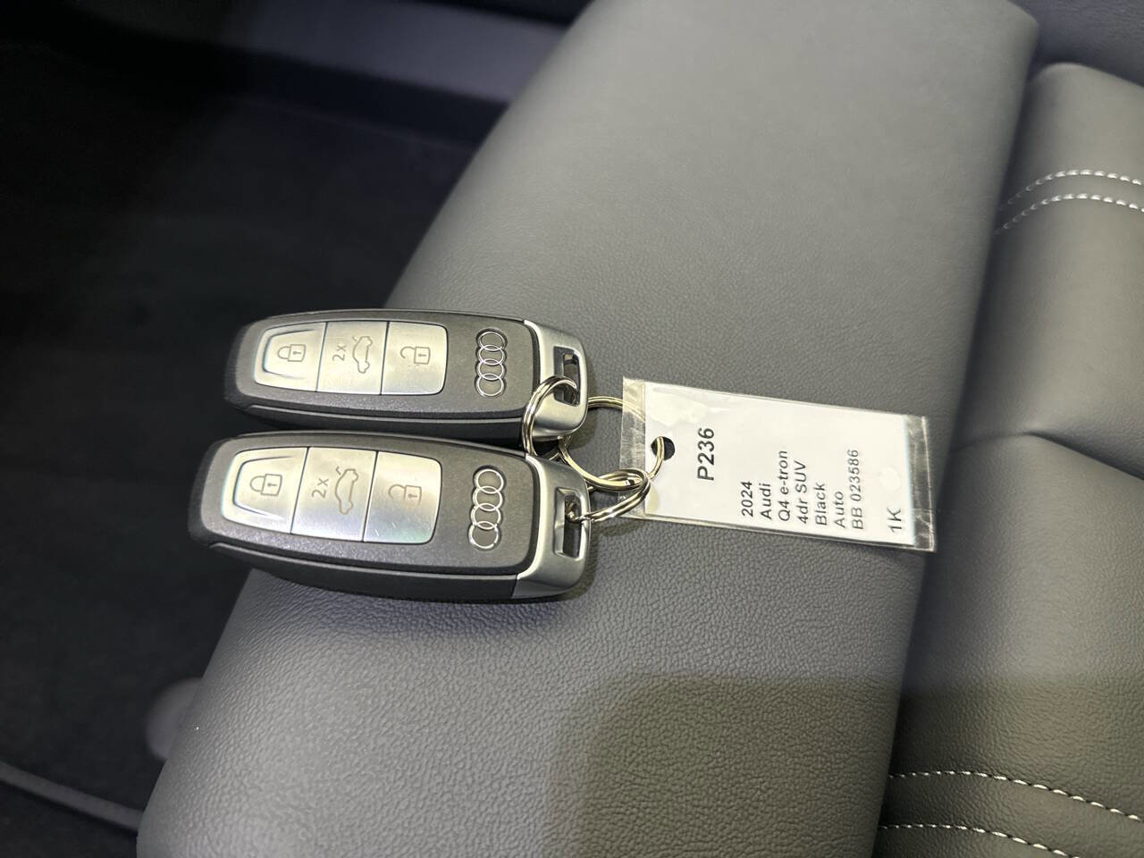 Used 2024 Audi Q4 e-tron Premium w/ Convenience Package image 21