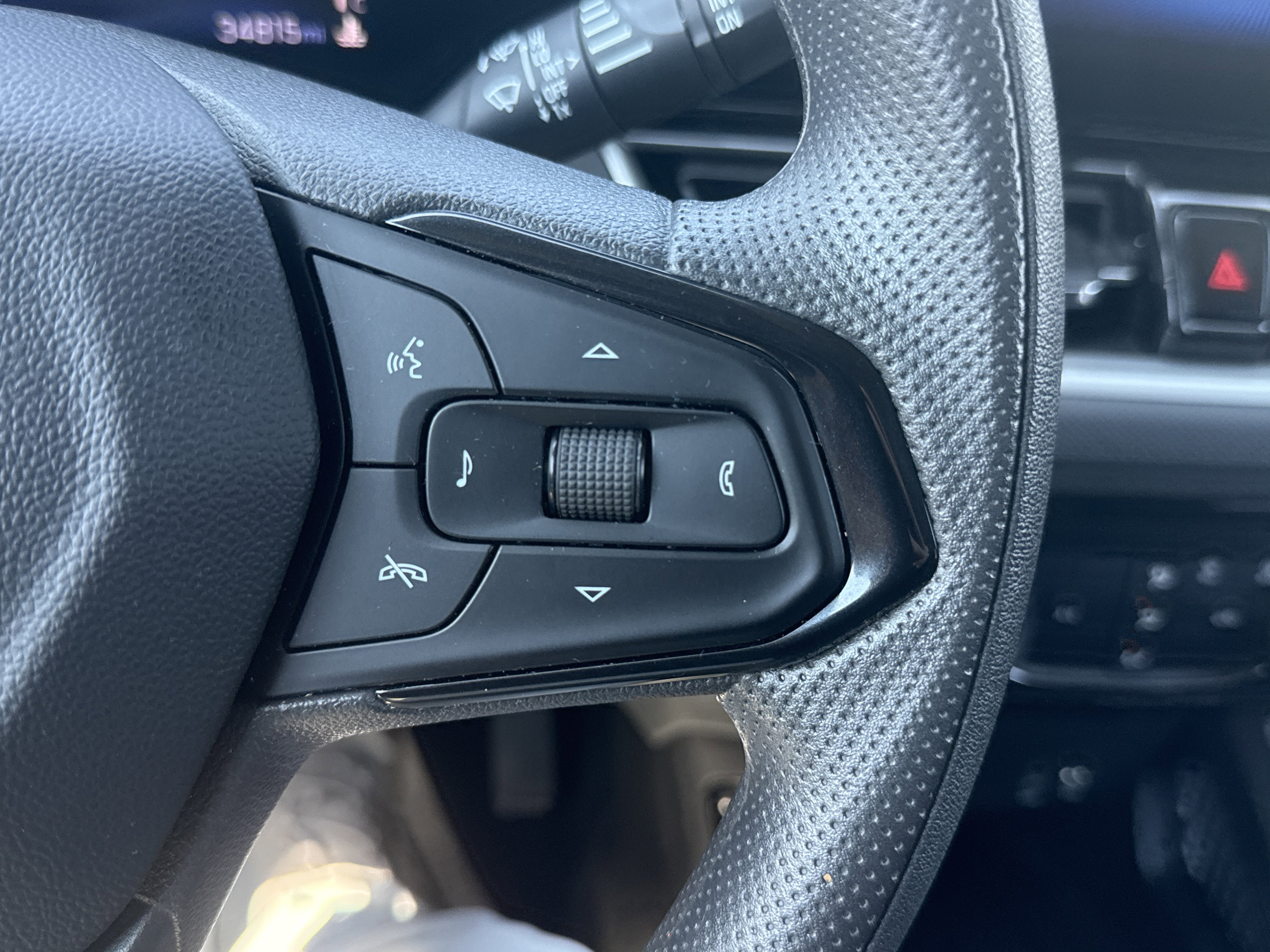 Used 2025 Chevrolet TrailBlazer LT AWD/4WD image 19