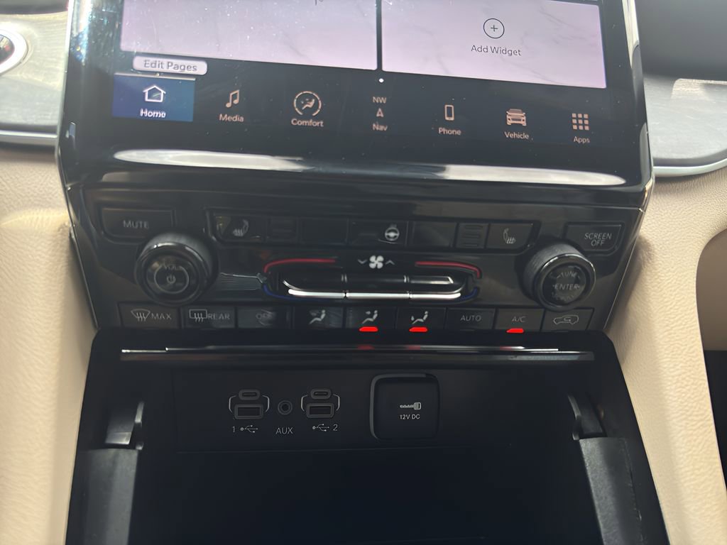 Used 2024 Jeep Grand Cherokee L Limited w/ Black Appearance Package image 14