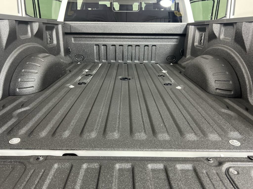 Used 2026 Ford F350 Platinum w/ Tremor Off-Road Package AWD/4WD image 26