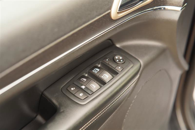 Used 2015 Jeep Grand Cherokee Limited w/ Luxury Group II AWD/4WD image 49