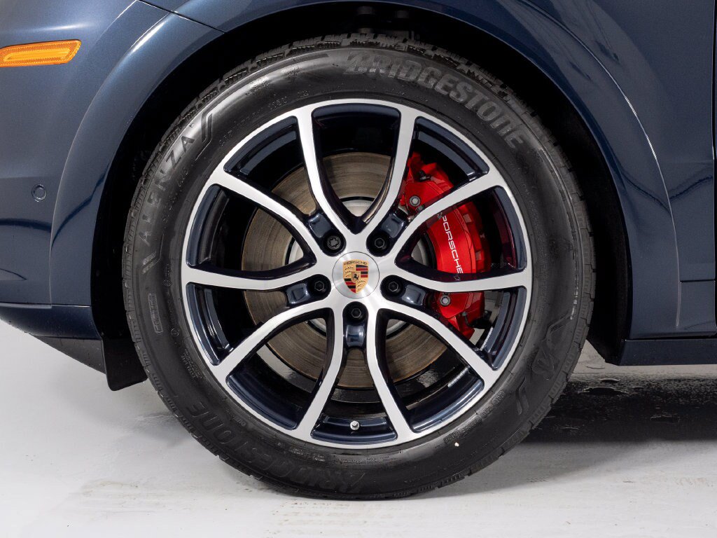 New 2026 Porsche Cayenne GTS AWD/4WD image 15