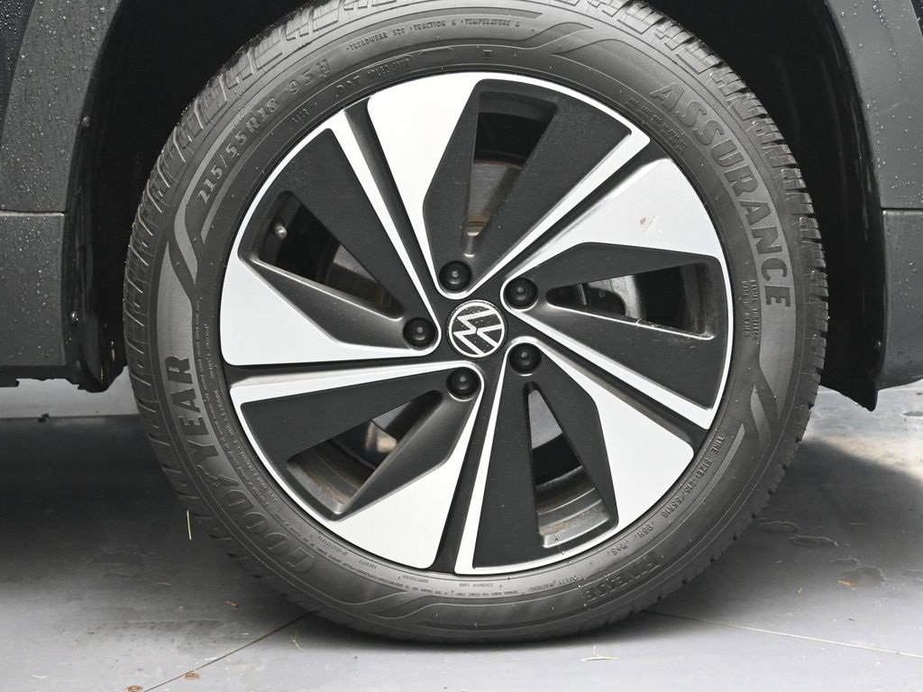 Certified 2024 Volkswagen Taos SE image 10