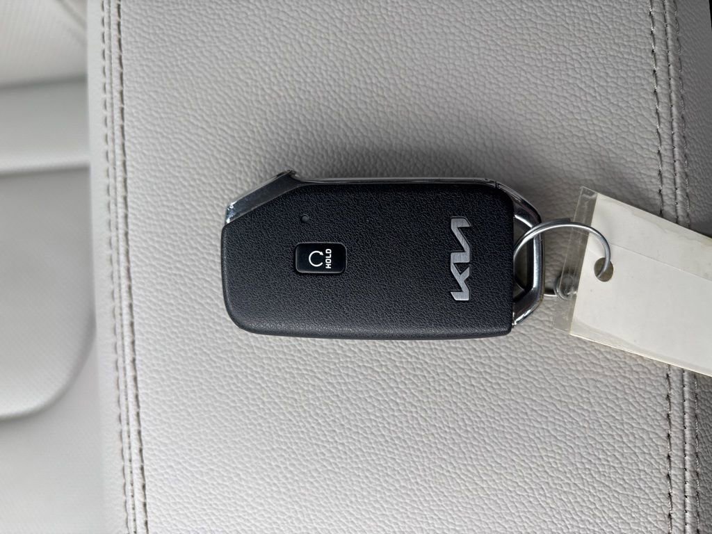 Used 2025 Kia Sportage EX image 32