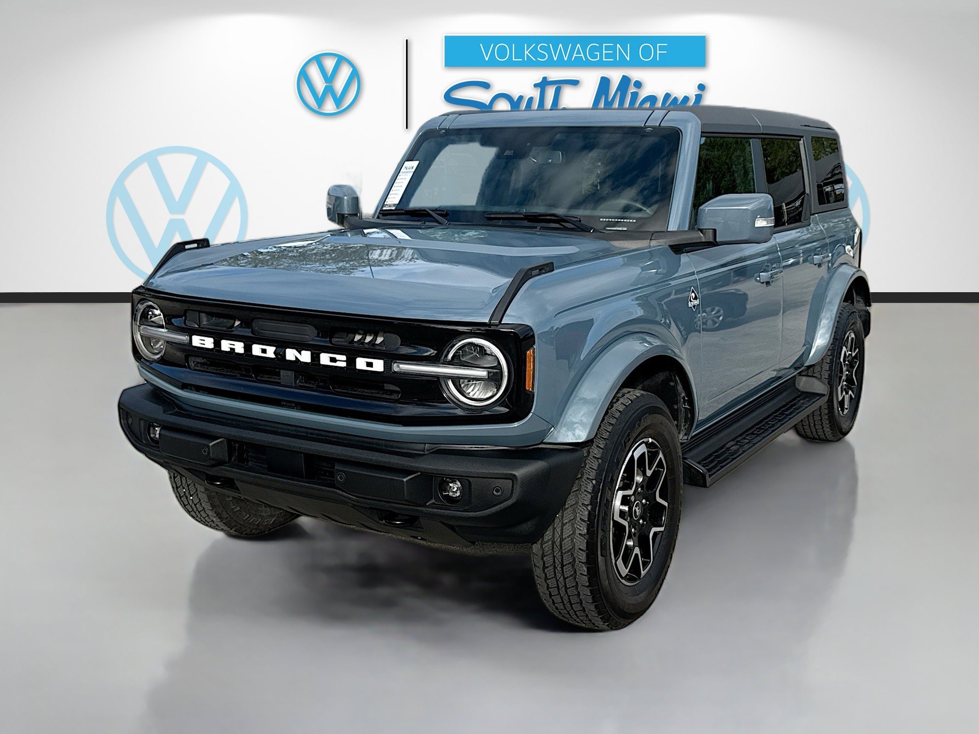 Used 2025 Ford Bronco Outer Banks image 3