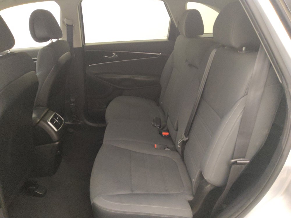 Used 2016 Kia Sorento L image 18