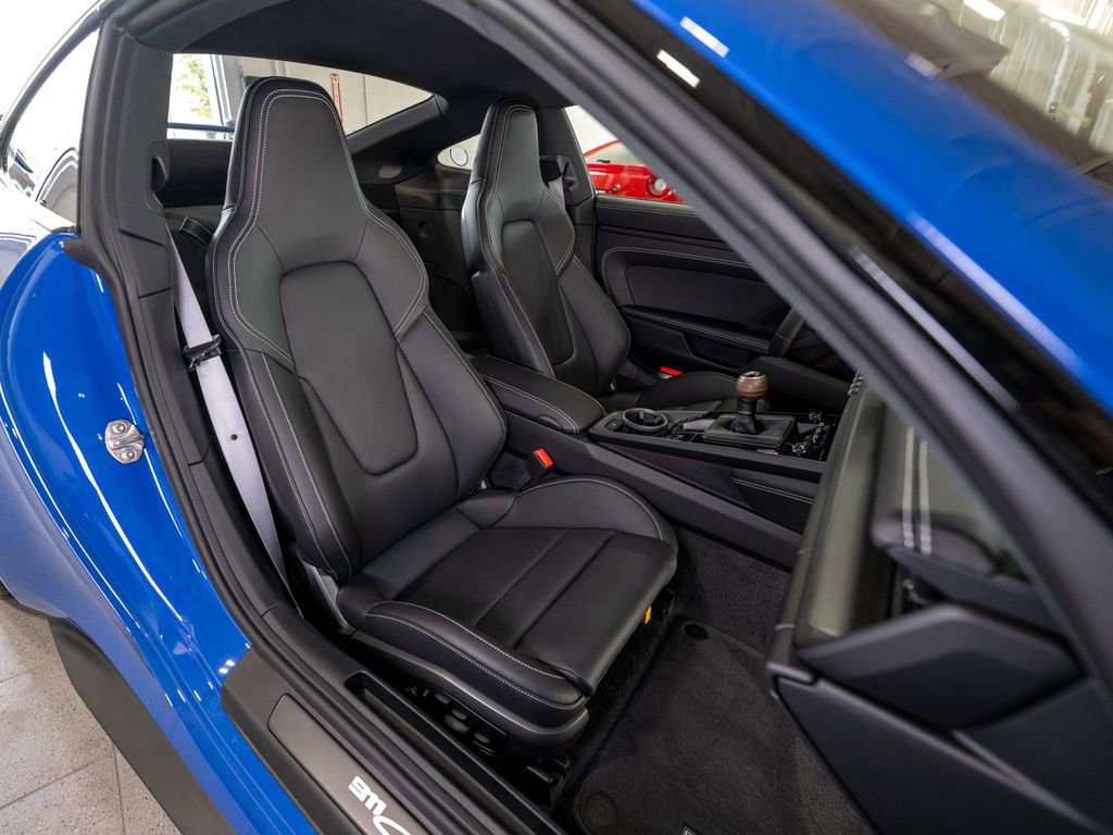 Used 2025 Porsche 911 Carrera RWD image 17