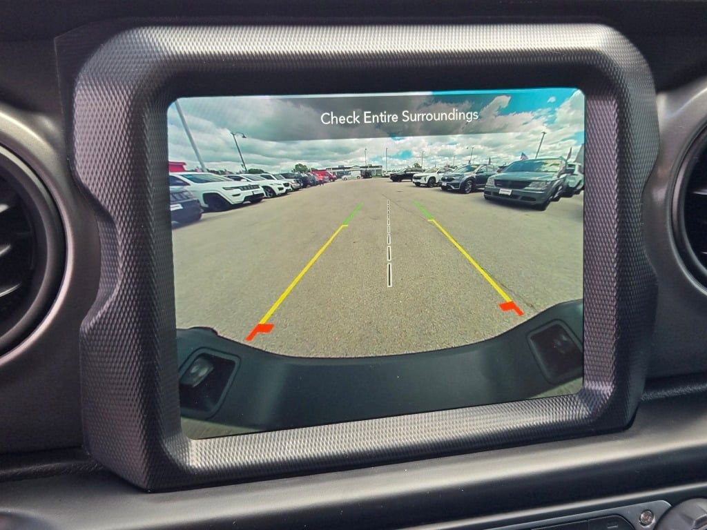 Used 2021 Jeep Gladiator Willys image 23