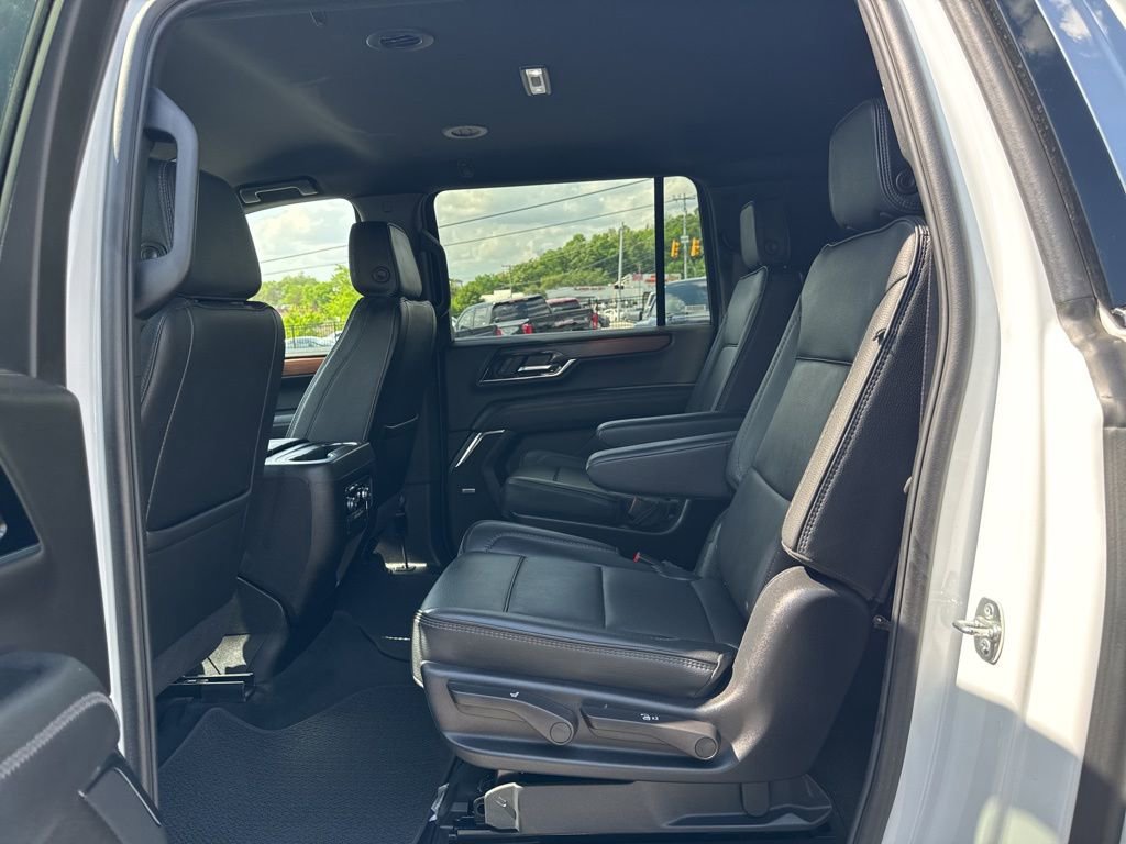 Used 2025 GMC Yukon XL Denali AWD/4WD image 29