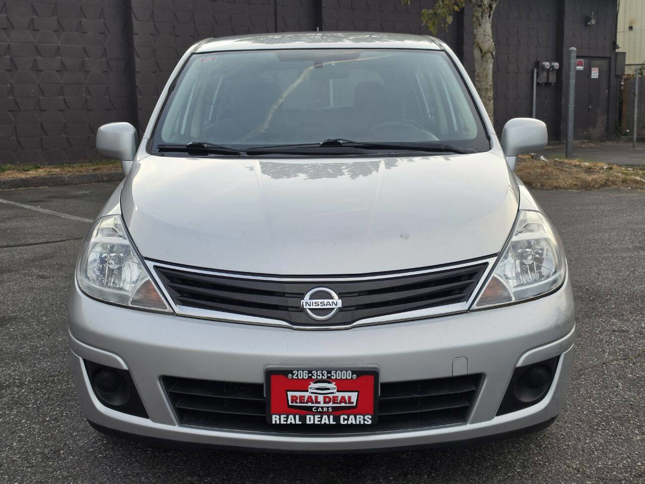 Used 2011 Nissan Versa 1.8 S w/ PWR Plus Pkg FWD image 2