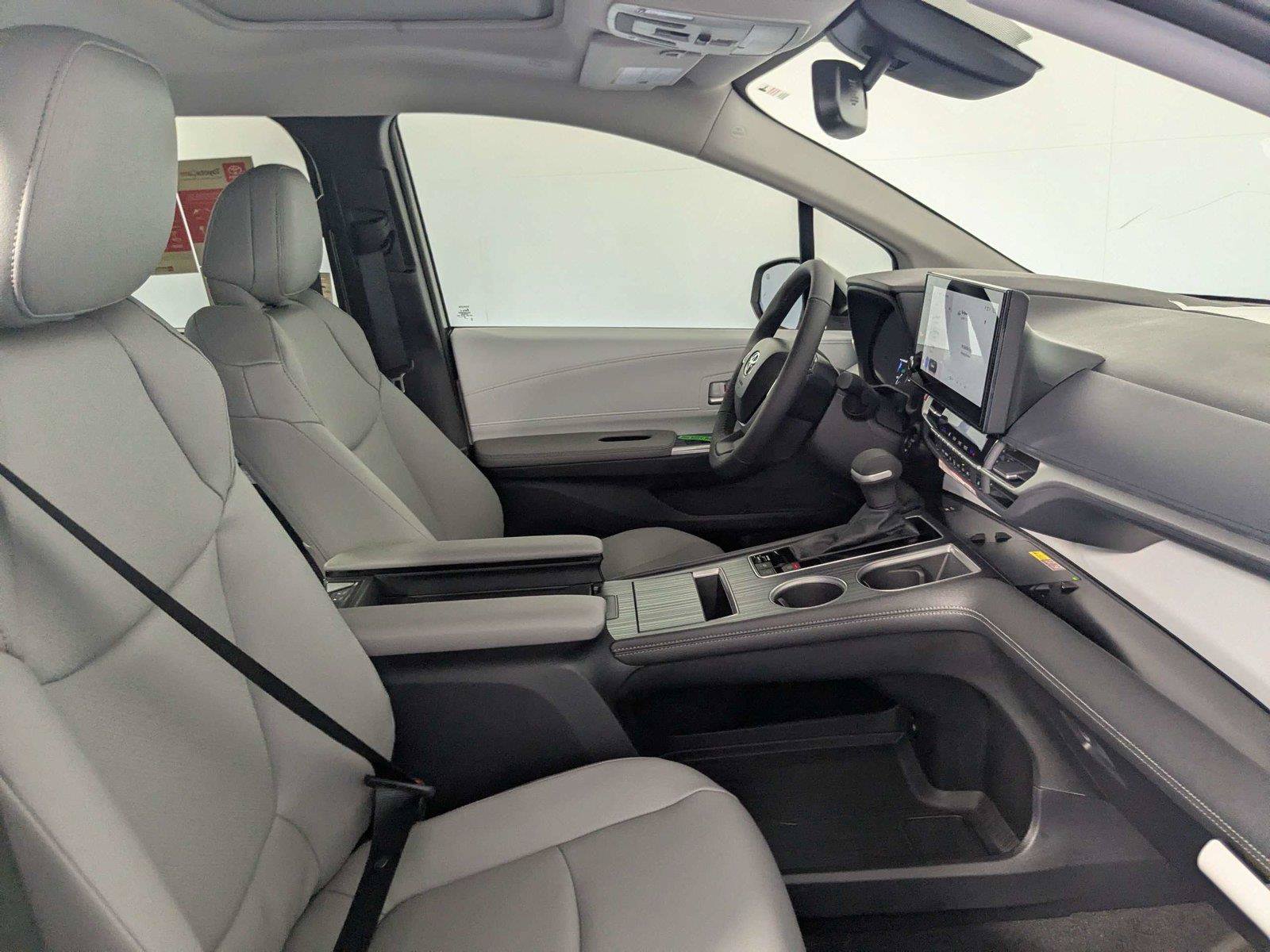 New 2026 Toyota Sienna XLE FWD image 21
