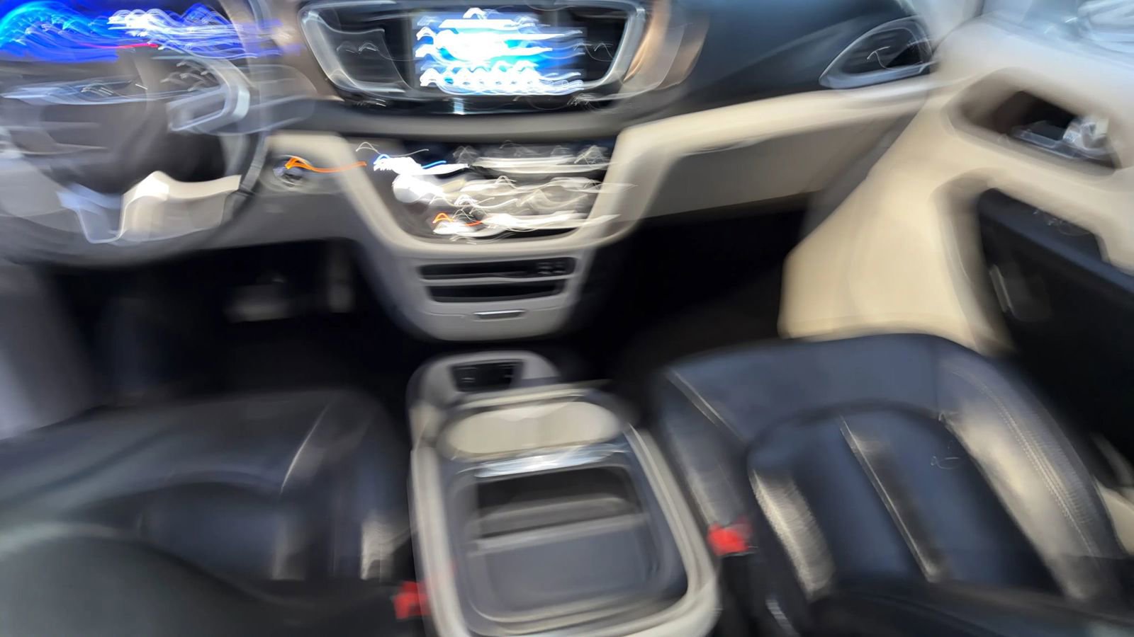 Used 2018 Chrysler Pacifica Touring-L image 32