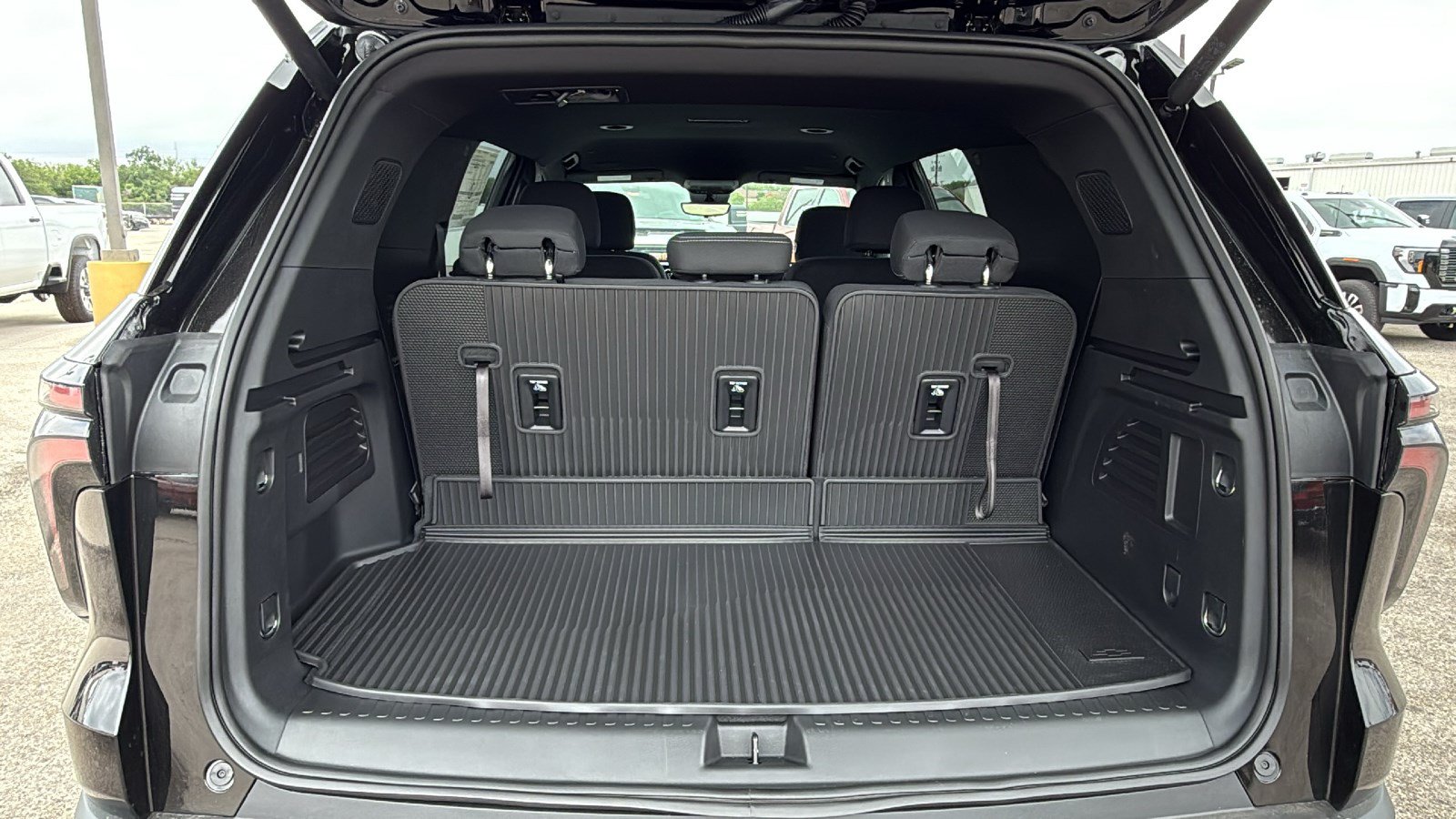 New 2026 Chevrolet Traverse LT w/ Midnight/Sport Edition FWD image 24