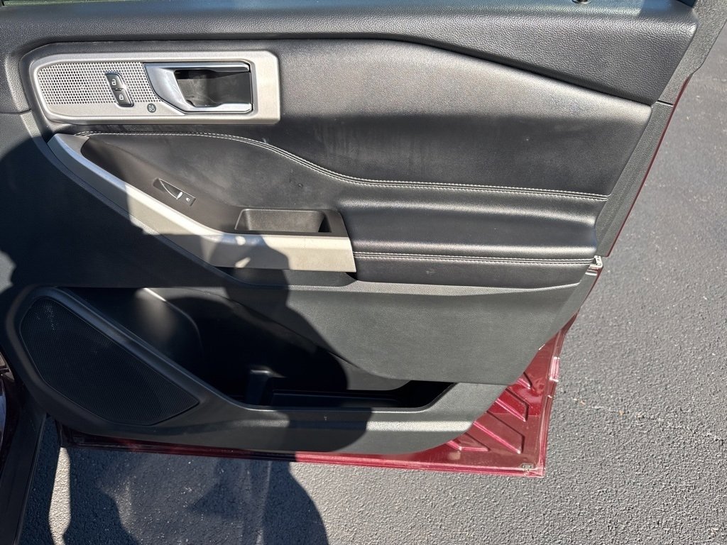 Used 2022 Ford Explorer Limited w/ Equipment Group 301A image 27