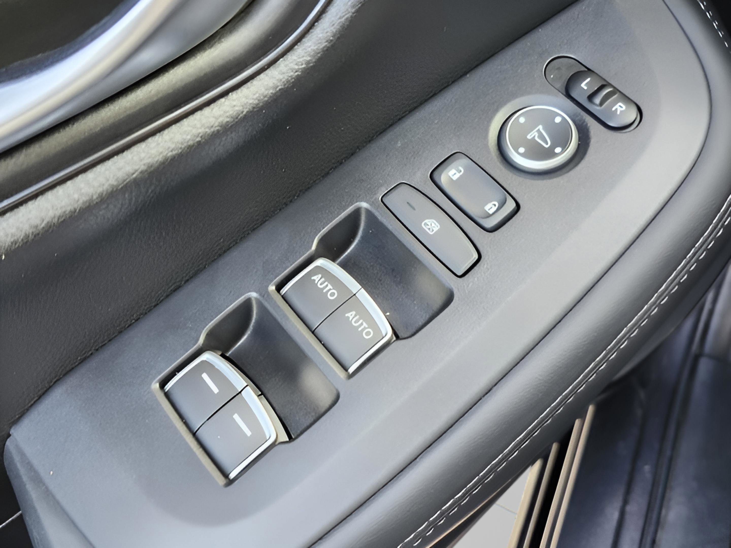 Certified 2025 Honda HR-V EX-L image 40