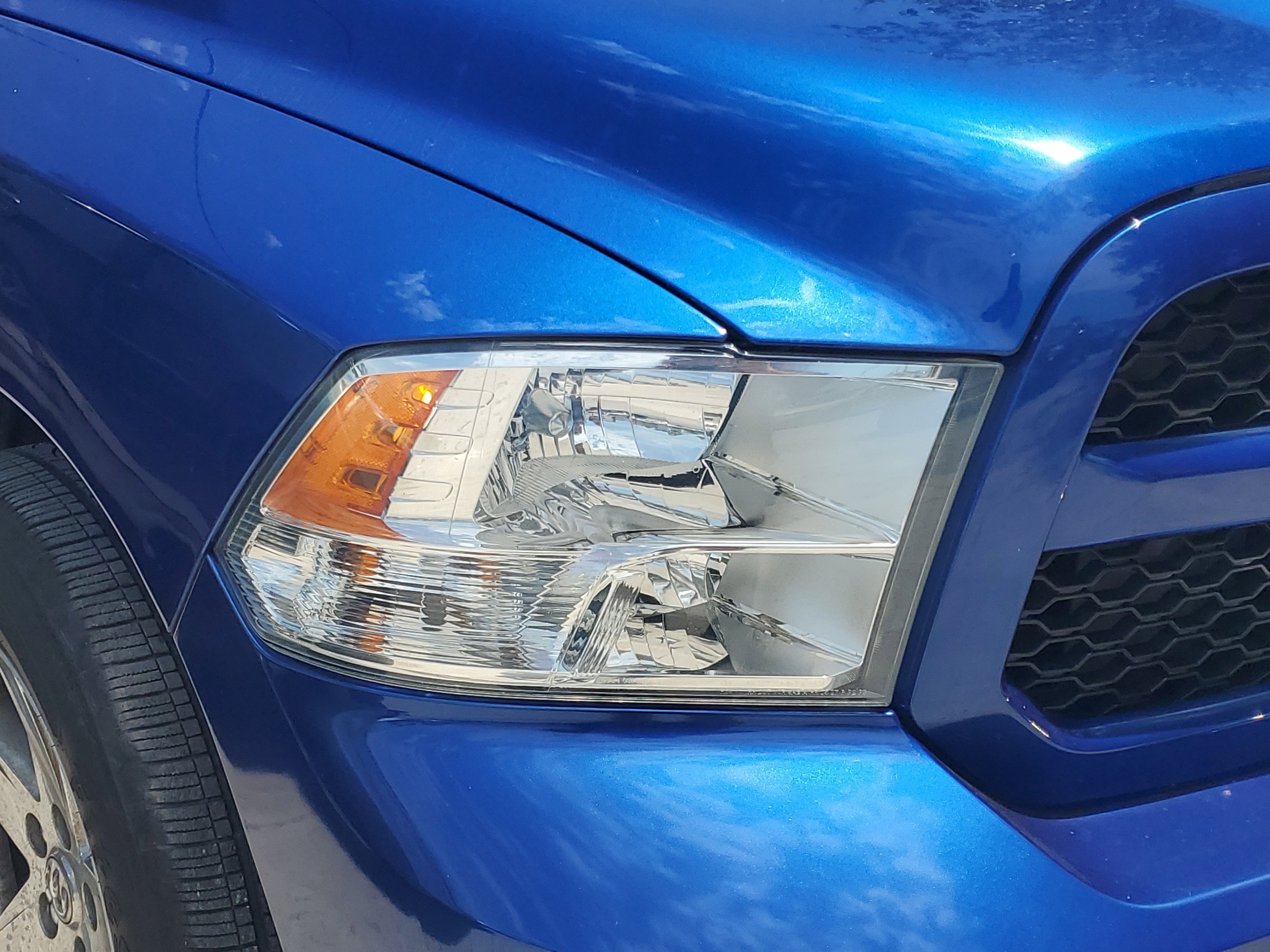 Used 2016 RAM 1500 Express RWD image 2