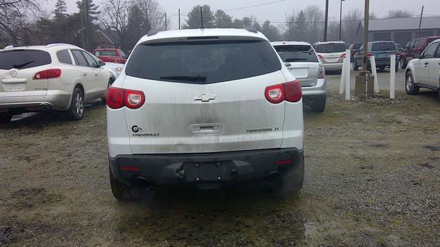 Used 2009 Chevrolet Traverse LT w/ California Edition Package image 4