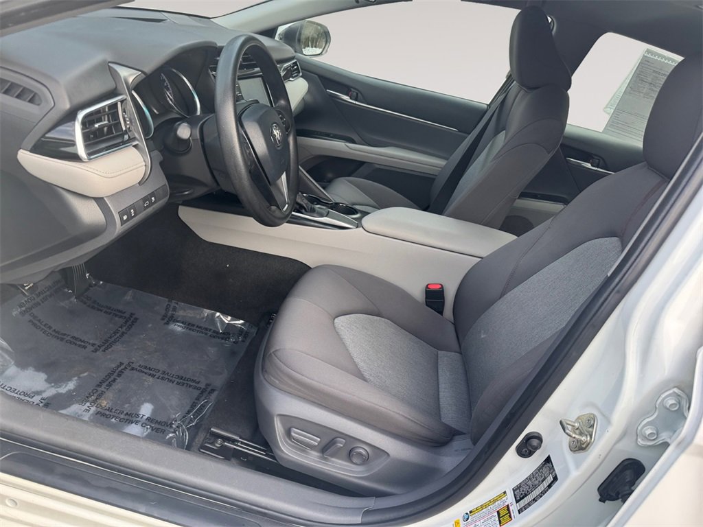Used 2018 Toyota Camry LE image 9