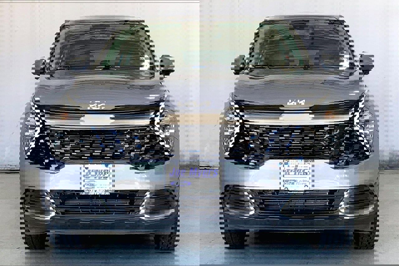 Used 2023 Kia Sportage EX image 2