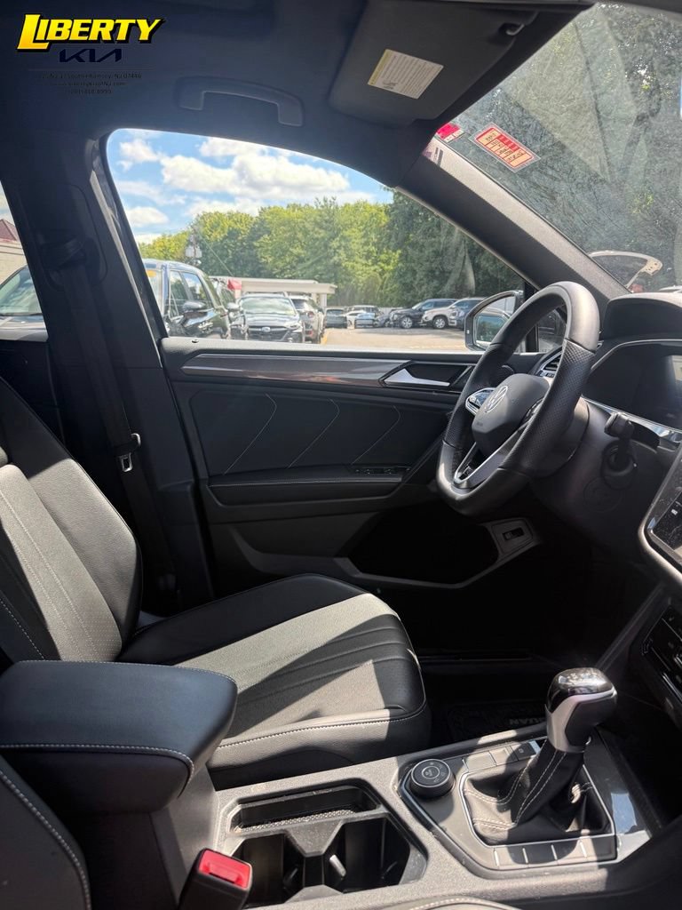 Used 2024 Volkswagen Tiguan SE R-Line AWD/4WD image 9