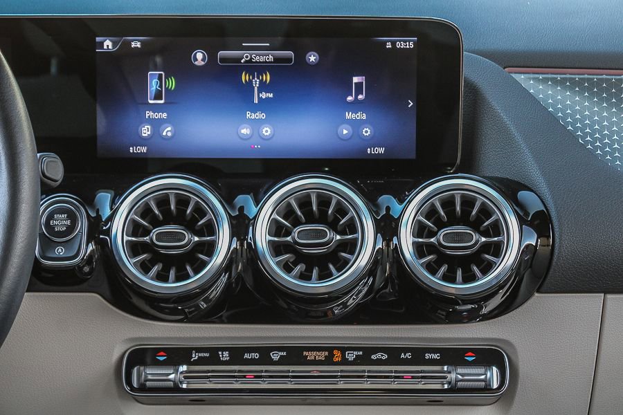 Used 2025 Mercedes-Benz GLA 250 4MATIC image 15