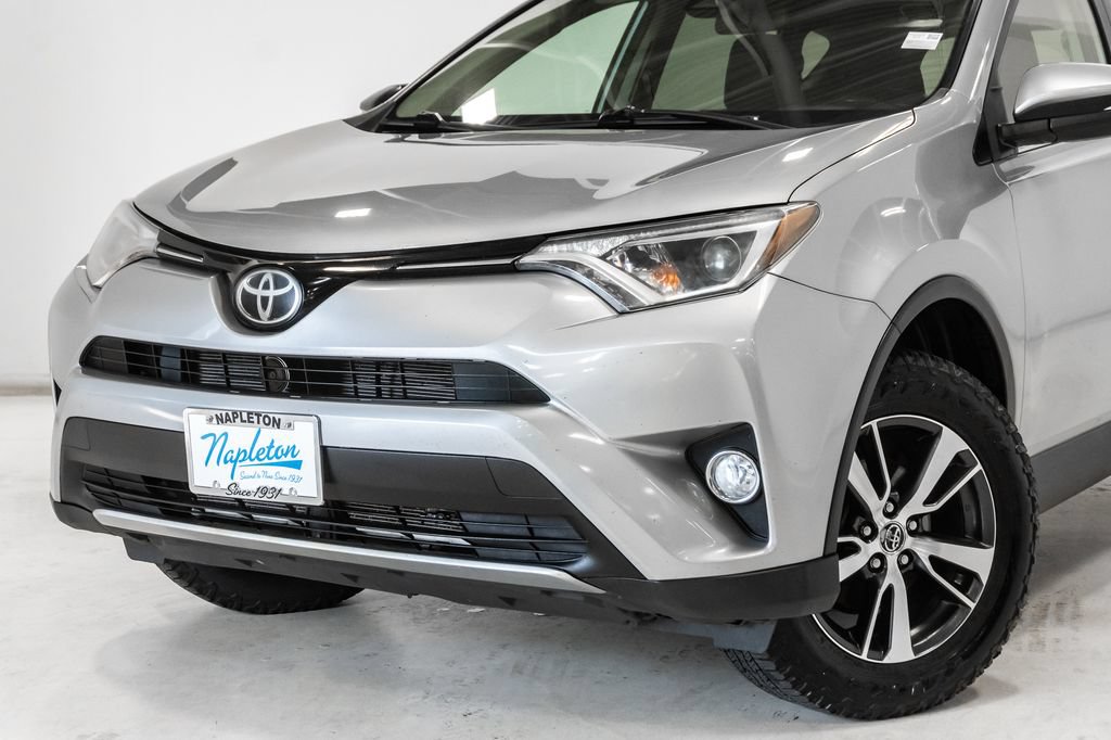 Used 2018 Toyota RAV4 XLE AWD/4WD image 2