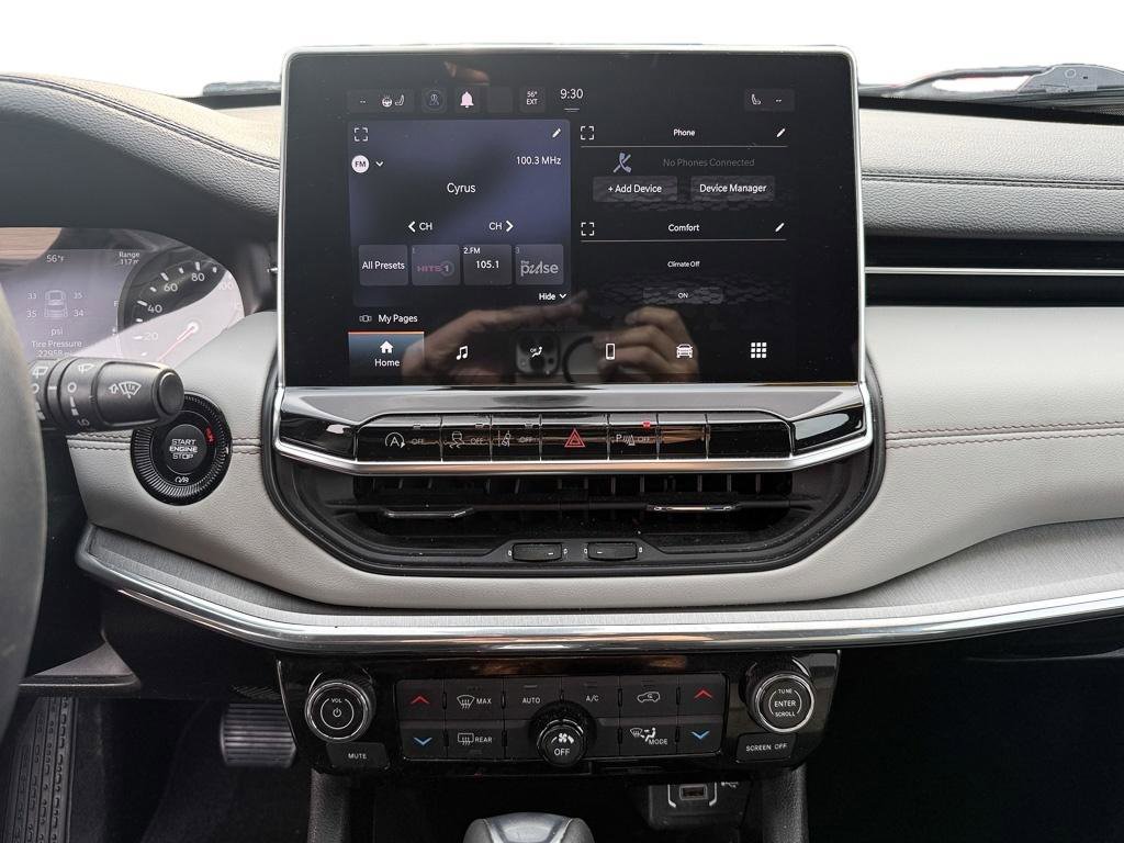 Used 2023 Jeep Compass Limited image 16