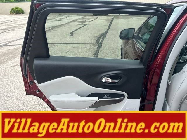 Used 2021 Jeep Cherokee Latitude Lux FWD image 31