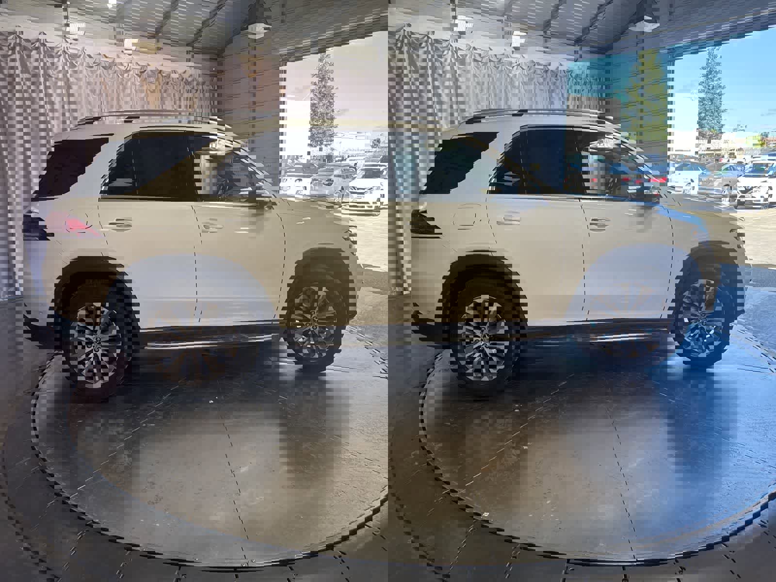 Used 2021 Mercedes-Benz GLE 350 w/ Premium Package image 4