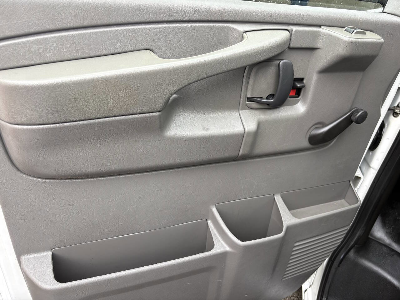Used 2013 Chevrolet Express 2500 RWD image 14
