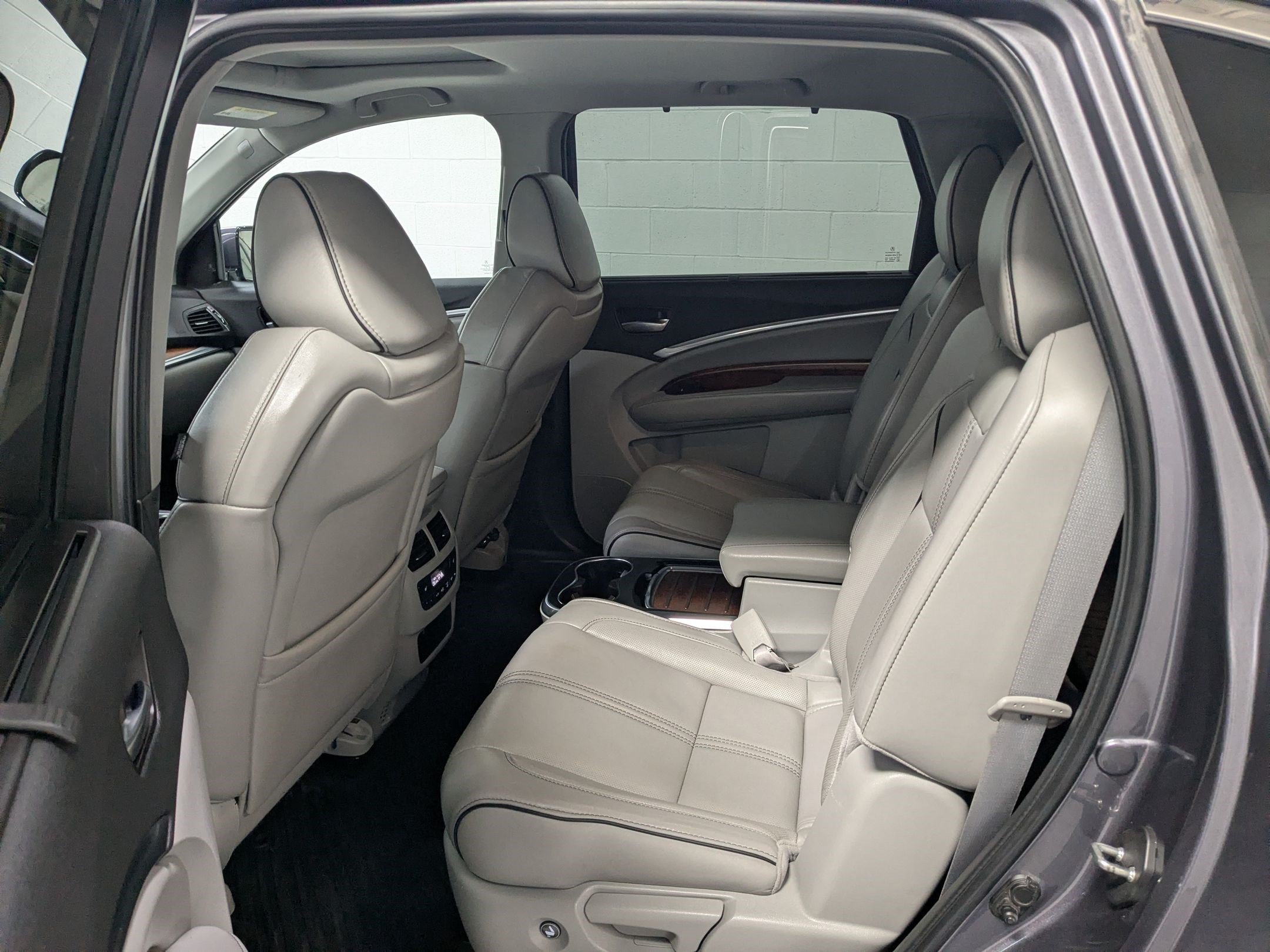 Used 2018 Acura MDX SH-AWD w/ Advance Package image 24