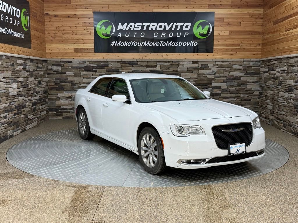 Used 2017 Chrysler 300 Limited w/ 300 Premium Group image 2