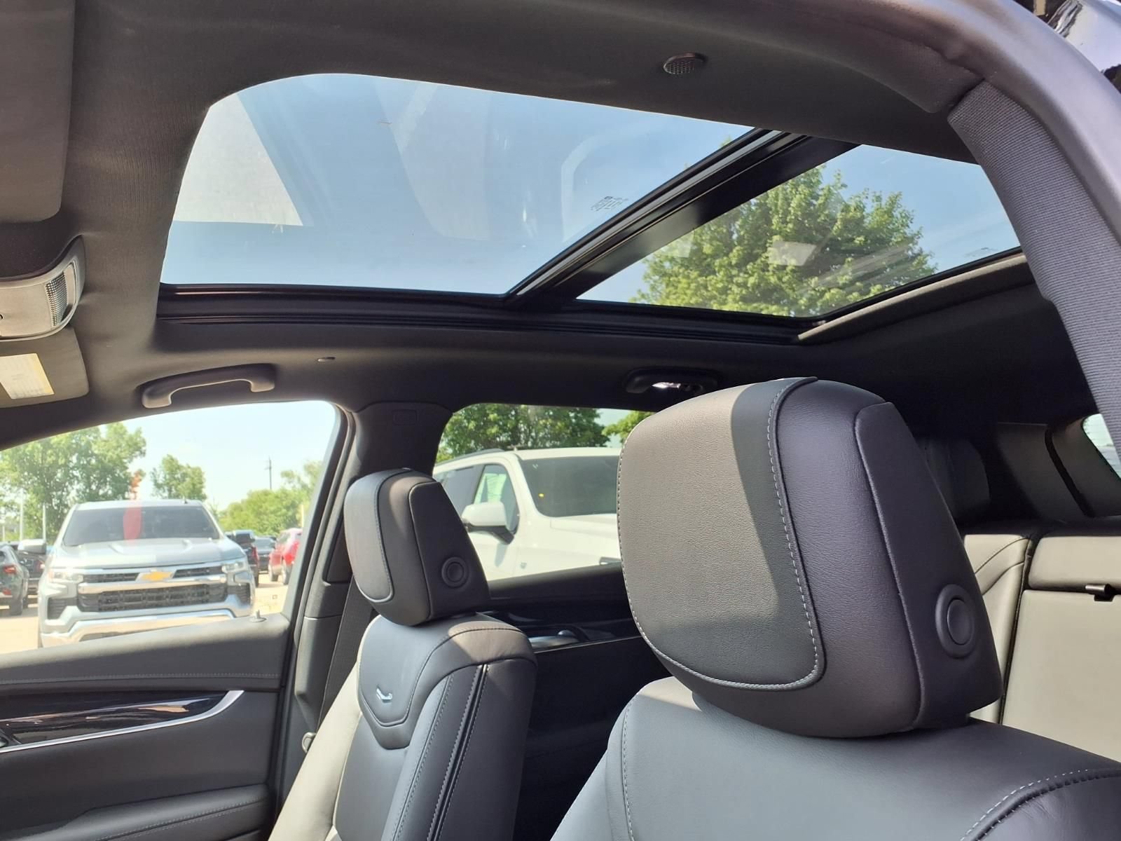 New 2026 Cadillac XT5 Premium Luxury w/ LPO, Floor Liner Package AWD/4WD image 14
