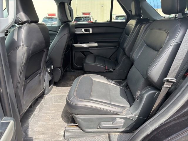 Used 2021 Ford Explorer Limited w/ Equipment Group 301A AWD/4WD image 18