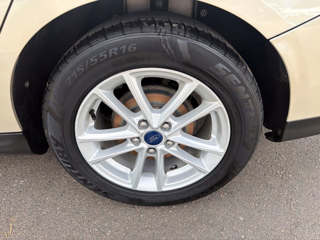 Used 2017 Ford Focus SE w/ Cold Weather Package FWD image 34