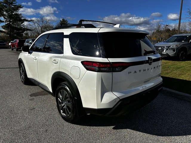 Used 2024 Nissan Pathfinder SV image 6