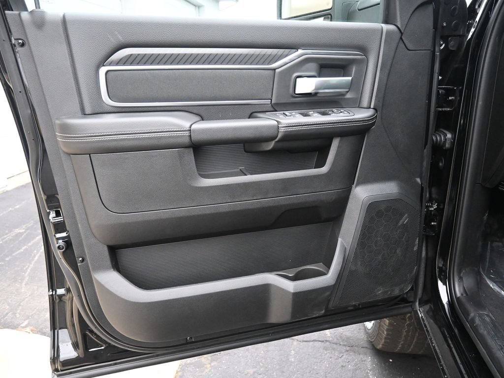 New 2026 RAM 2500 Big Horn AWD/4WD image 17