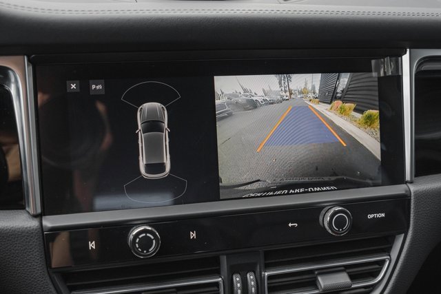 Used 2023 Porsche Macan Turbo image 17