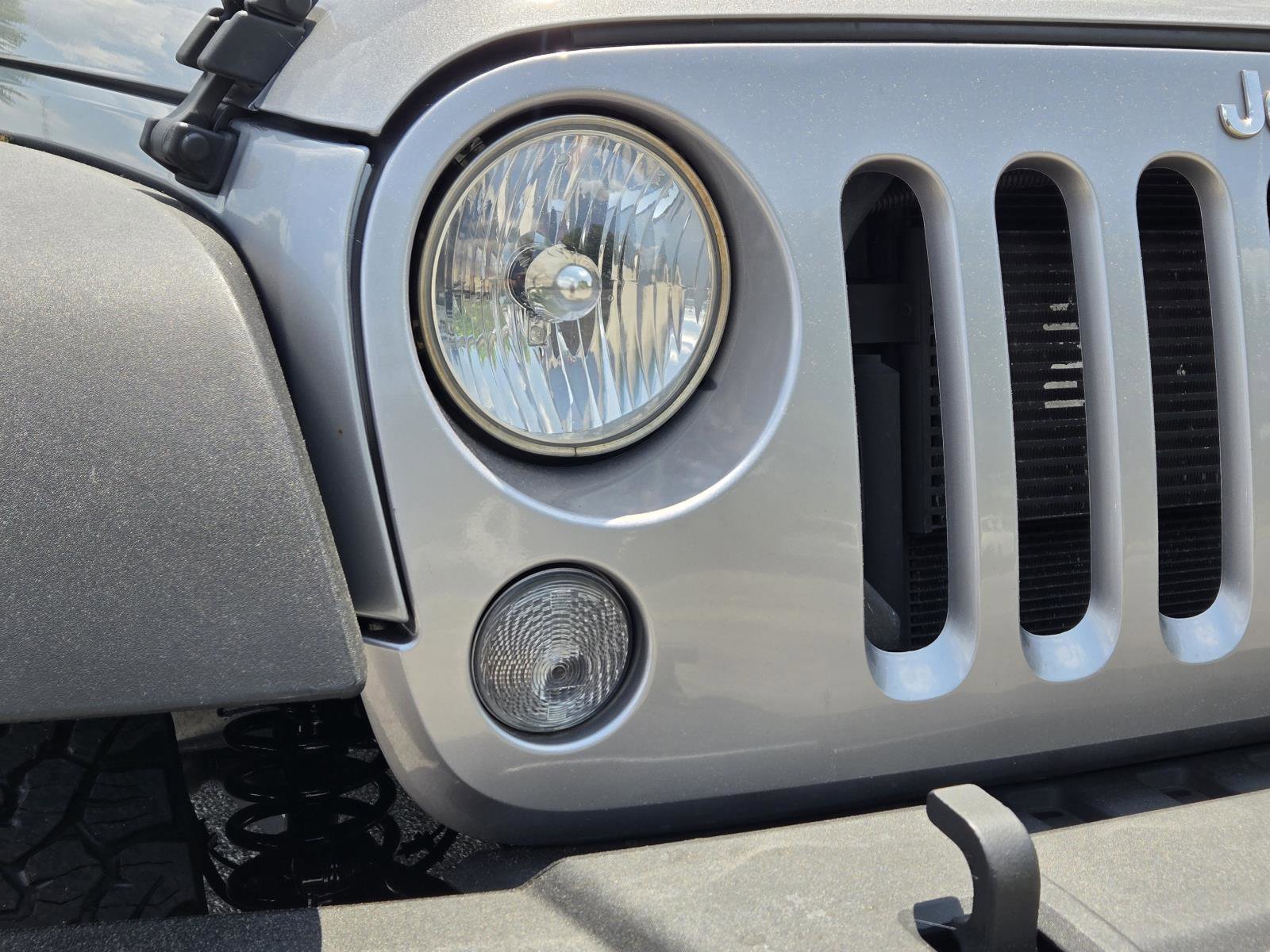 Used 2018 Jeep Wrangler Unlimited Sport w/ Connectivity Group AWD/4WD image 3