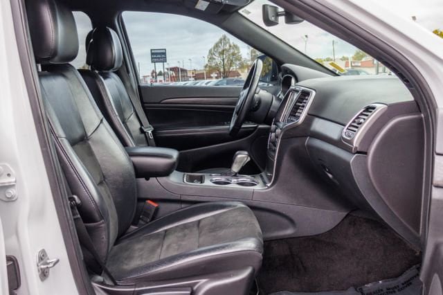 Used 2018 Jeep Grand Cherokee Altitude AWD/4WD image 7