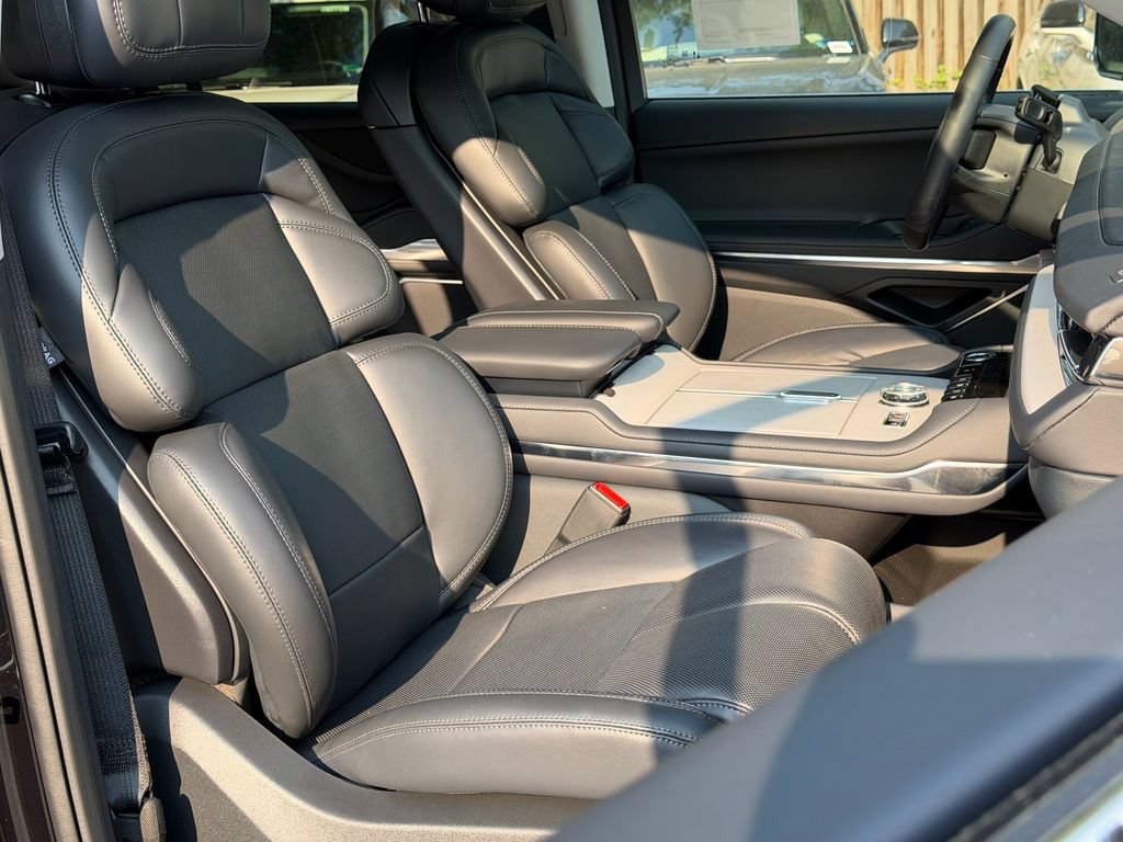 New 2027 Lincoln Navigator L Premier AWD/4WD image 14