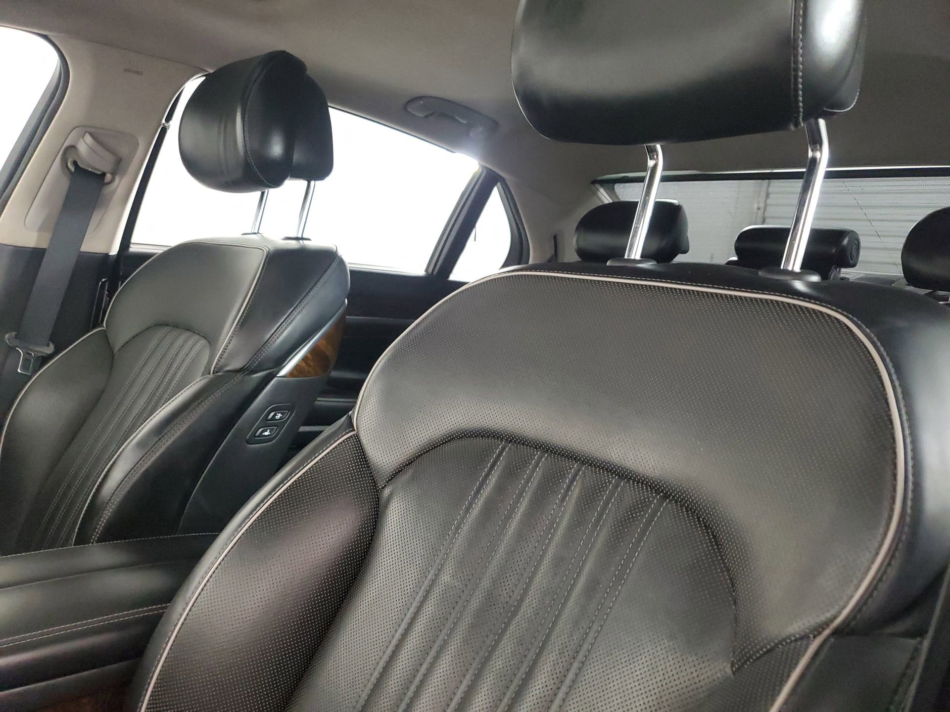 Used 2017 Genesis G90 3.3T Premium image 30